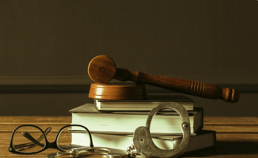 How a Criminal Lawyer in Fort Lauderdale Builds Your Defense