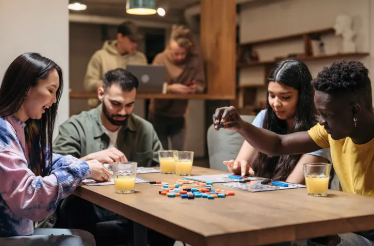 How to Plan a Group Night Out Everyone Will Actually Enjoy